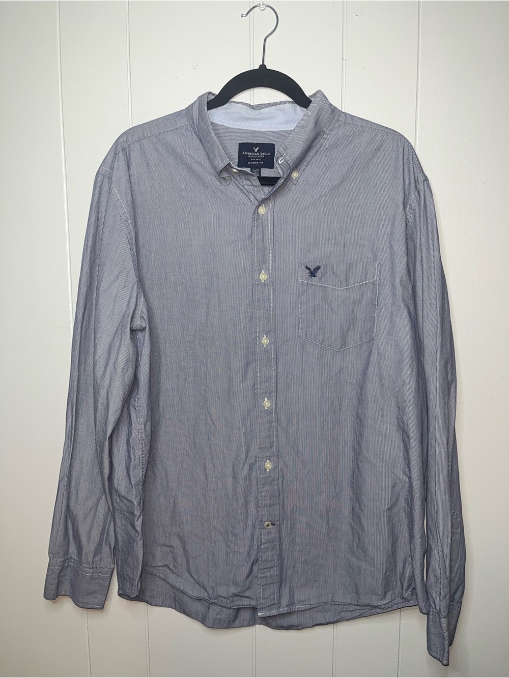 American Eagle Outfitters Men's Light Gray Button-Down Shirt